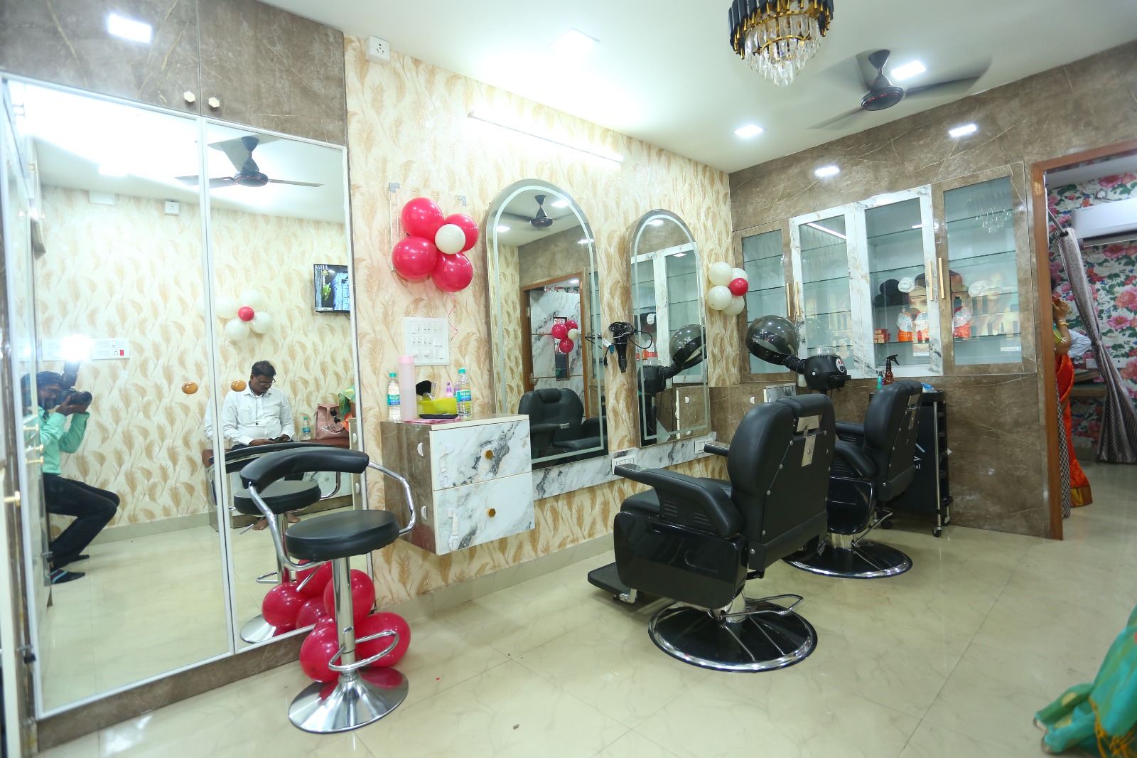 Salon hair area with premium mirrors